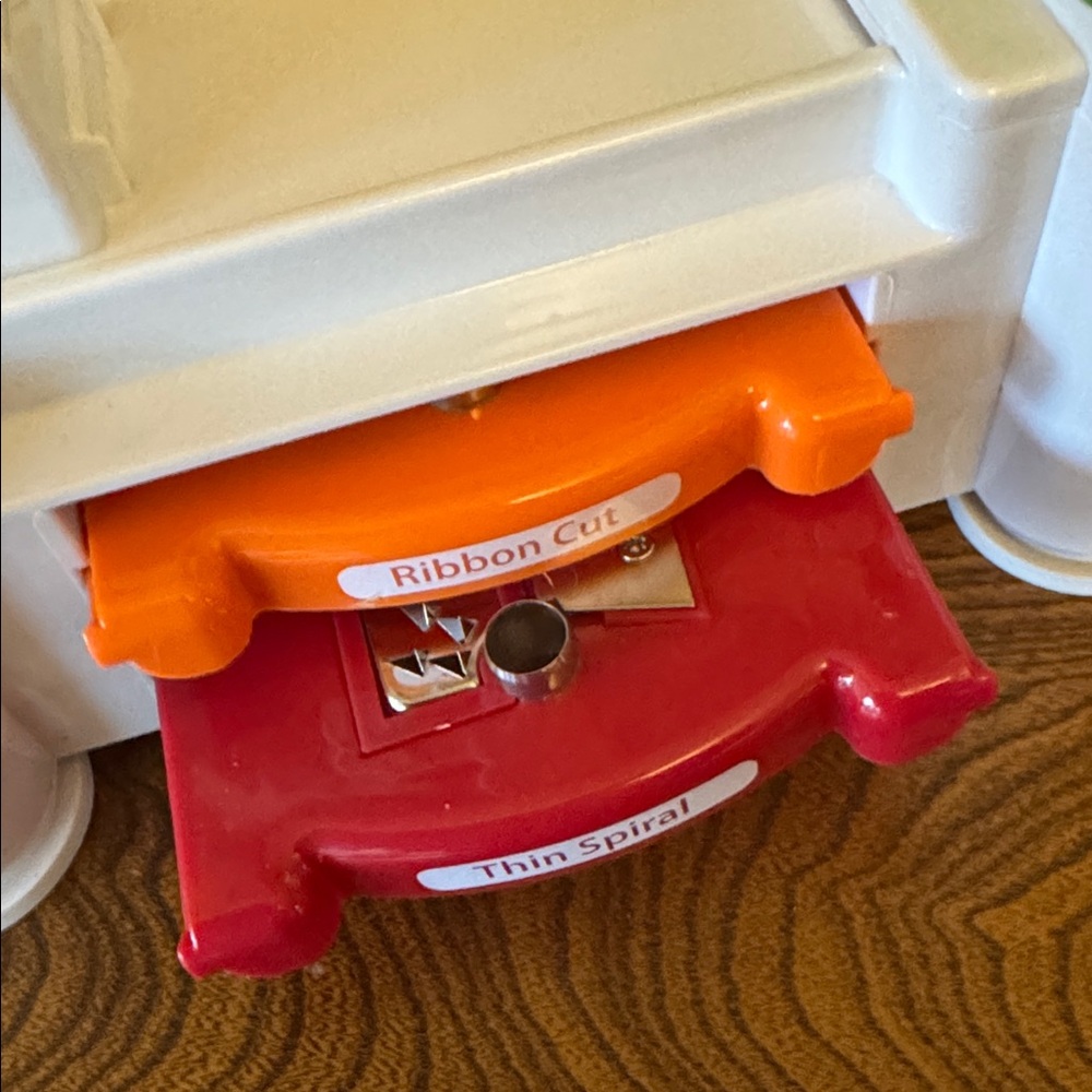 Farberware Spiraletti Fruit & Vegetable Slicer with box & directions, 3 blades - Picture 5 of 14